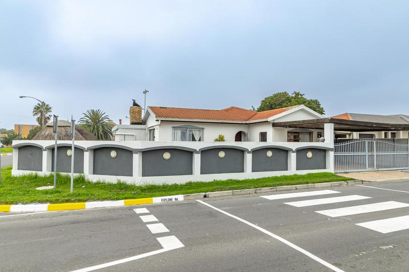 4 Bedroom Property for Sale in Windsor Park Western Cape